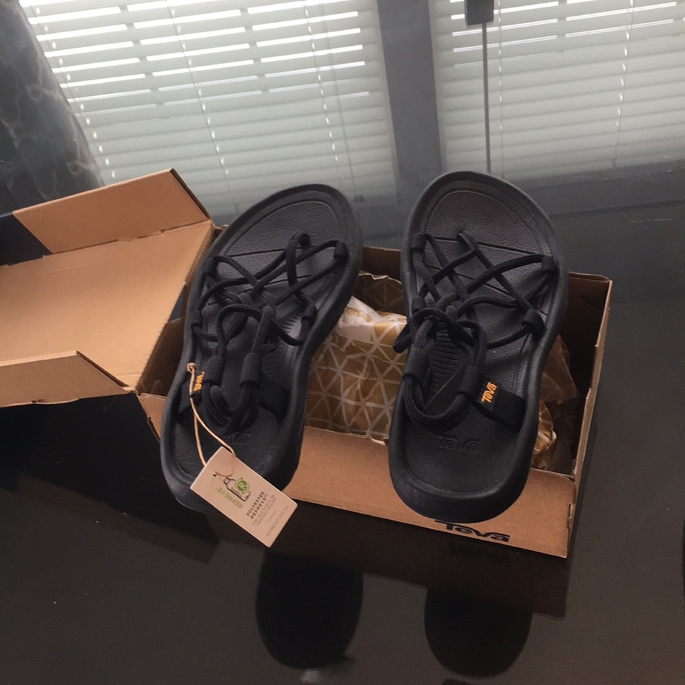 TEVA SANDALS NWT Hurrican XLT Infinity size 8 TEVA